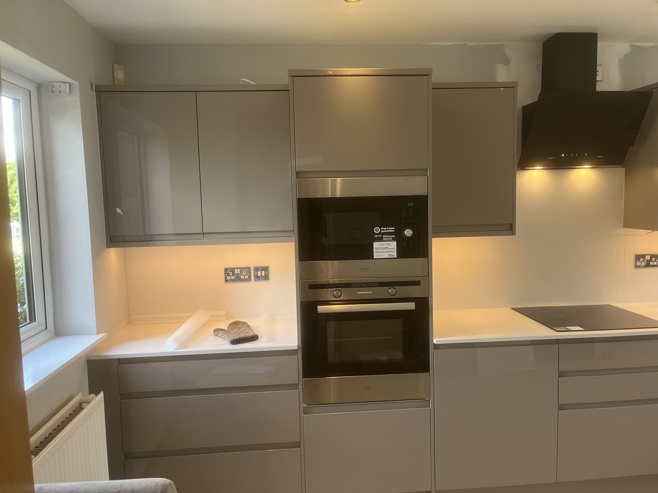 Service additional image