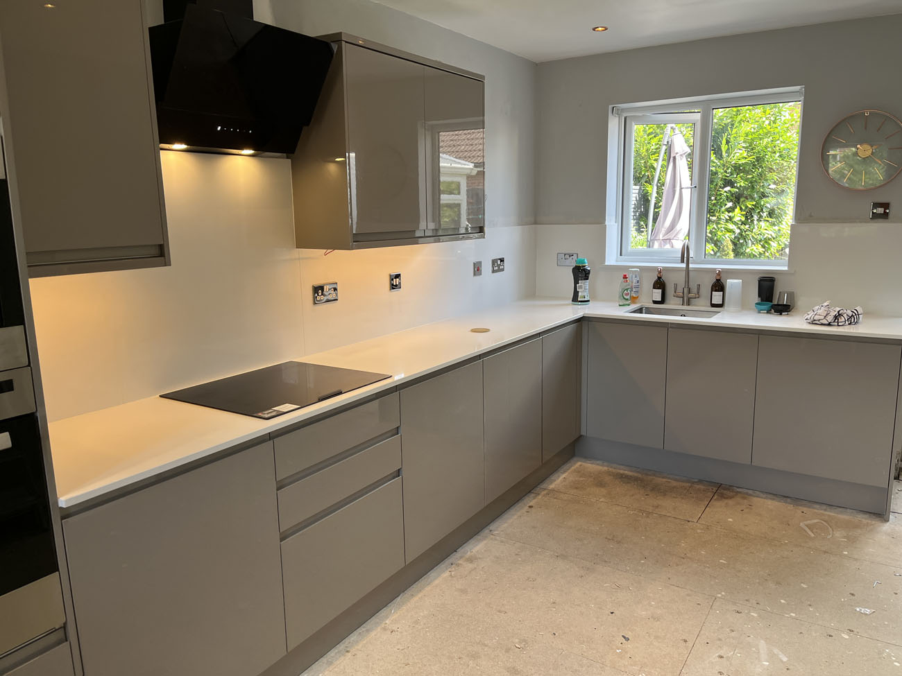 Service additional image